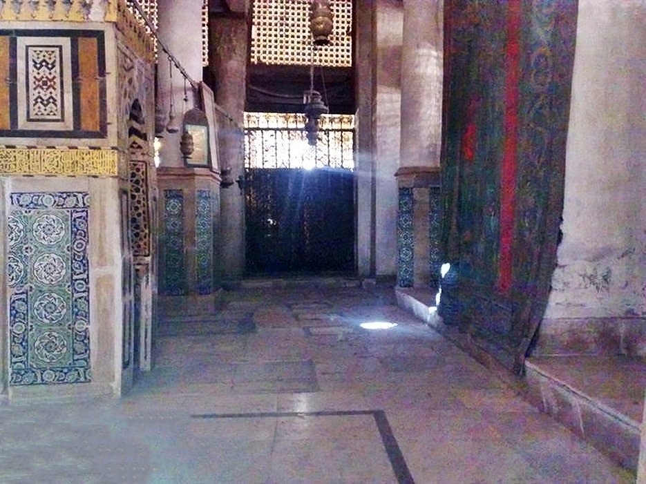 Inside Rawdah Mubarak Tomb of Prophet Muhammad من داخل روضة رسول الحجرة النبویة القبر الشریف صلی اللہ علیہ وسلم 04