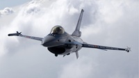F16